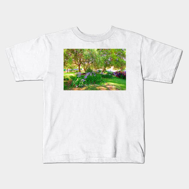 Jardim  Higino César de Campos. Garden. Kids T-Shirt by terezadelpilar